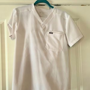 Figs XS one pocket scrub top- men’s